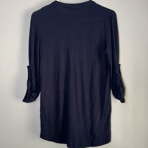 CARMEN MARC VALVO navy blue knit top. V-neck w/ zip - Picture 6 of 8
